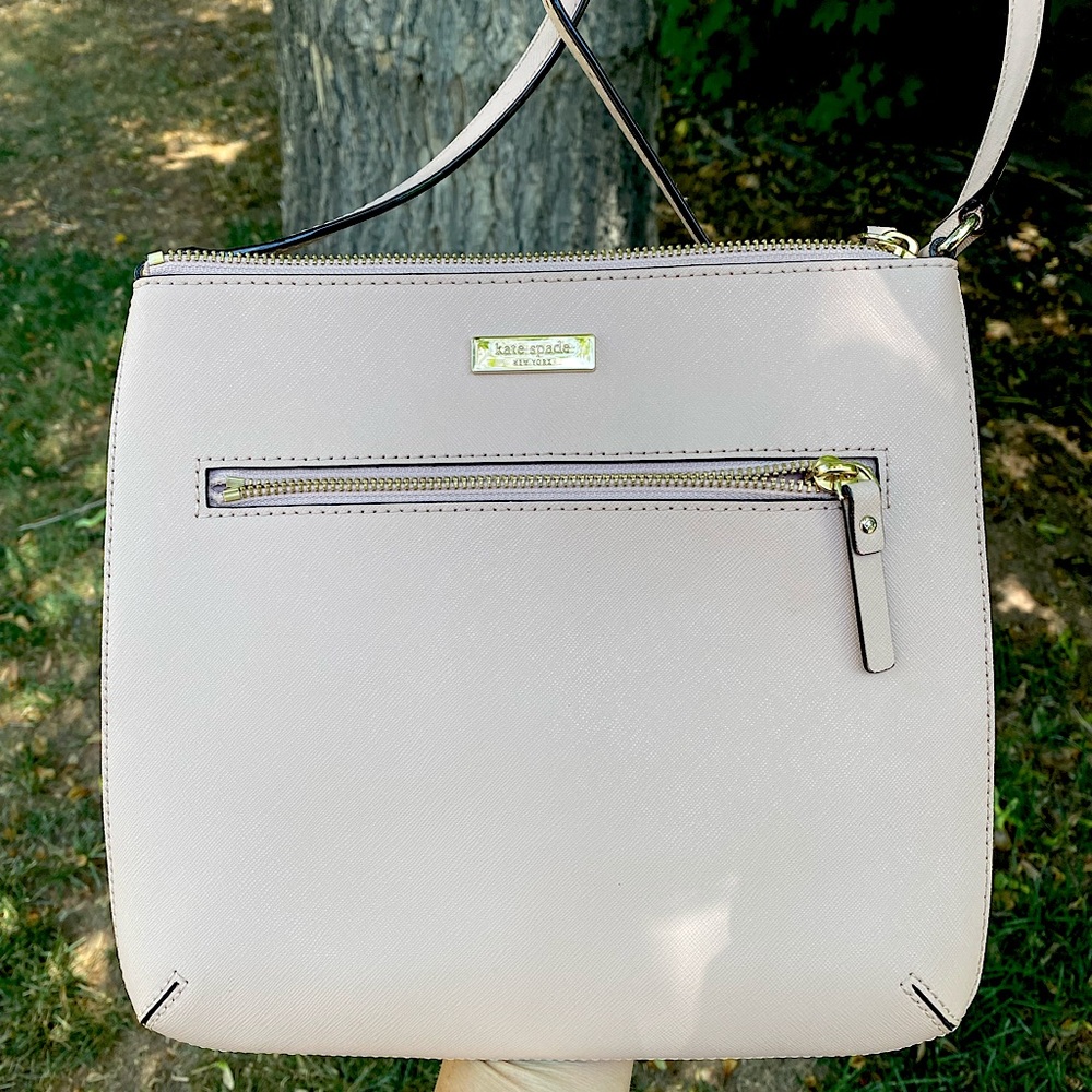 Kate Spade New York light pink purse.